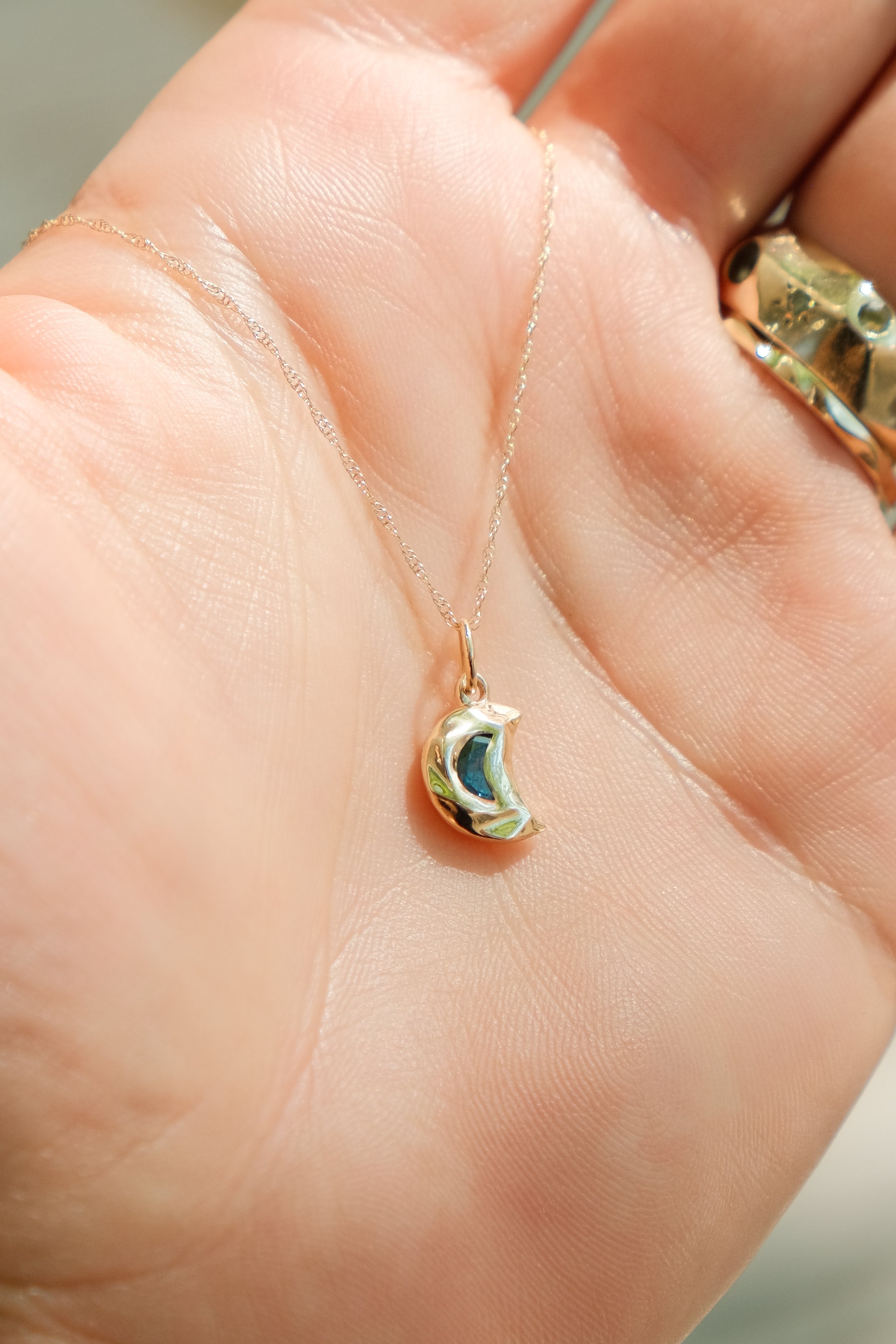 Crescent Moon Reflect Pendant with Australian Sapphire in 14k Yellow Gold