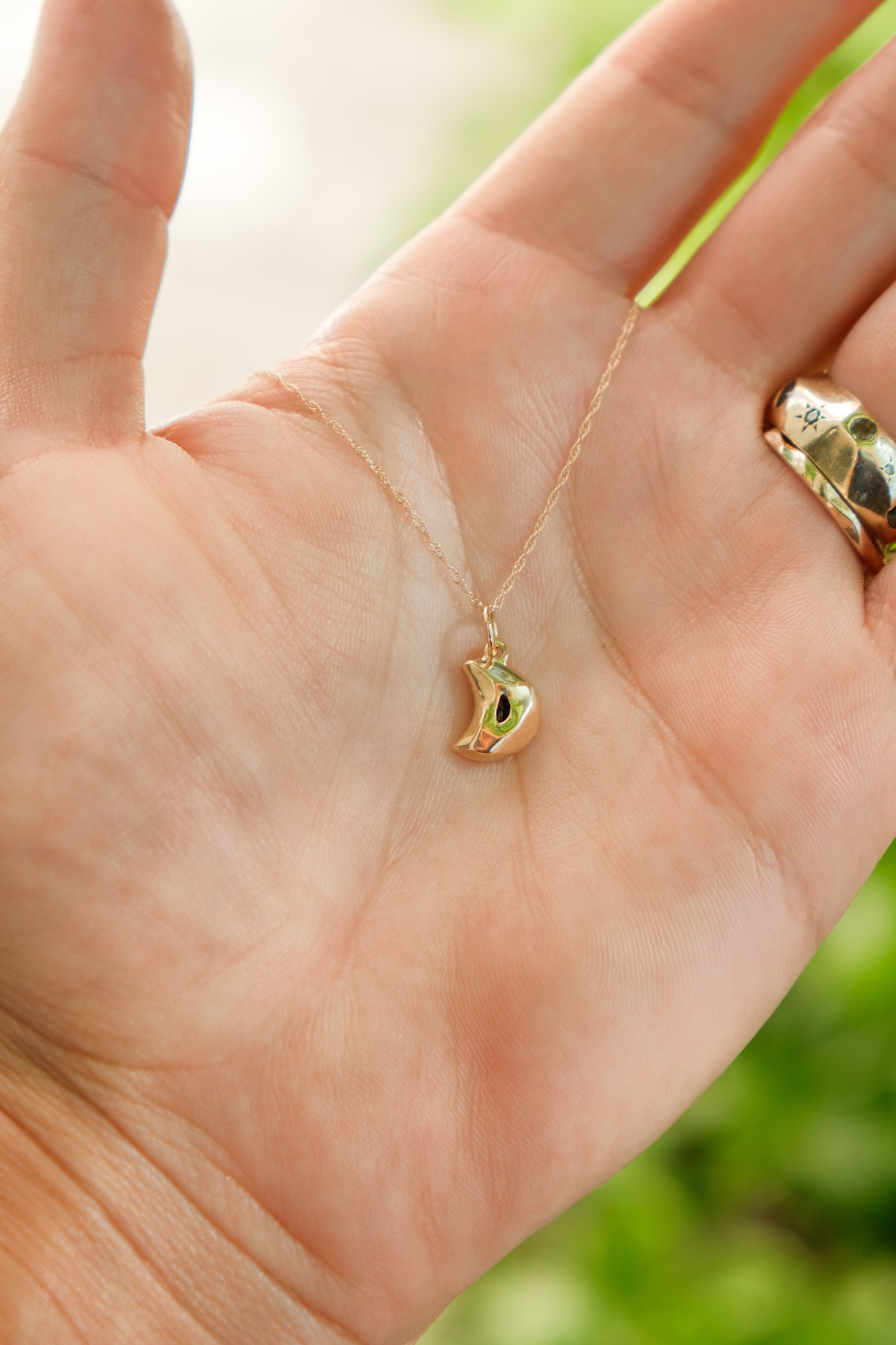 Crescent Moon Reflect Pendant with Australian Sapphire in 14k Yellow Gold