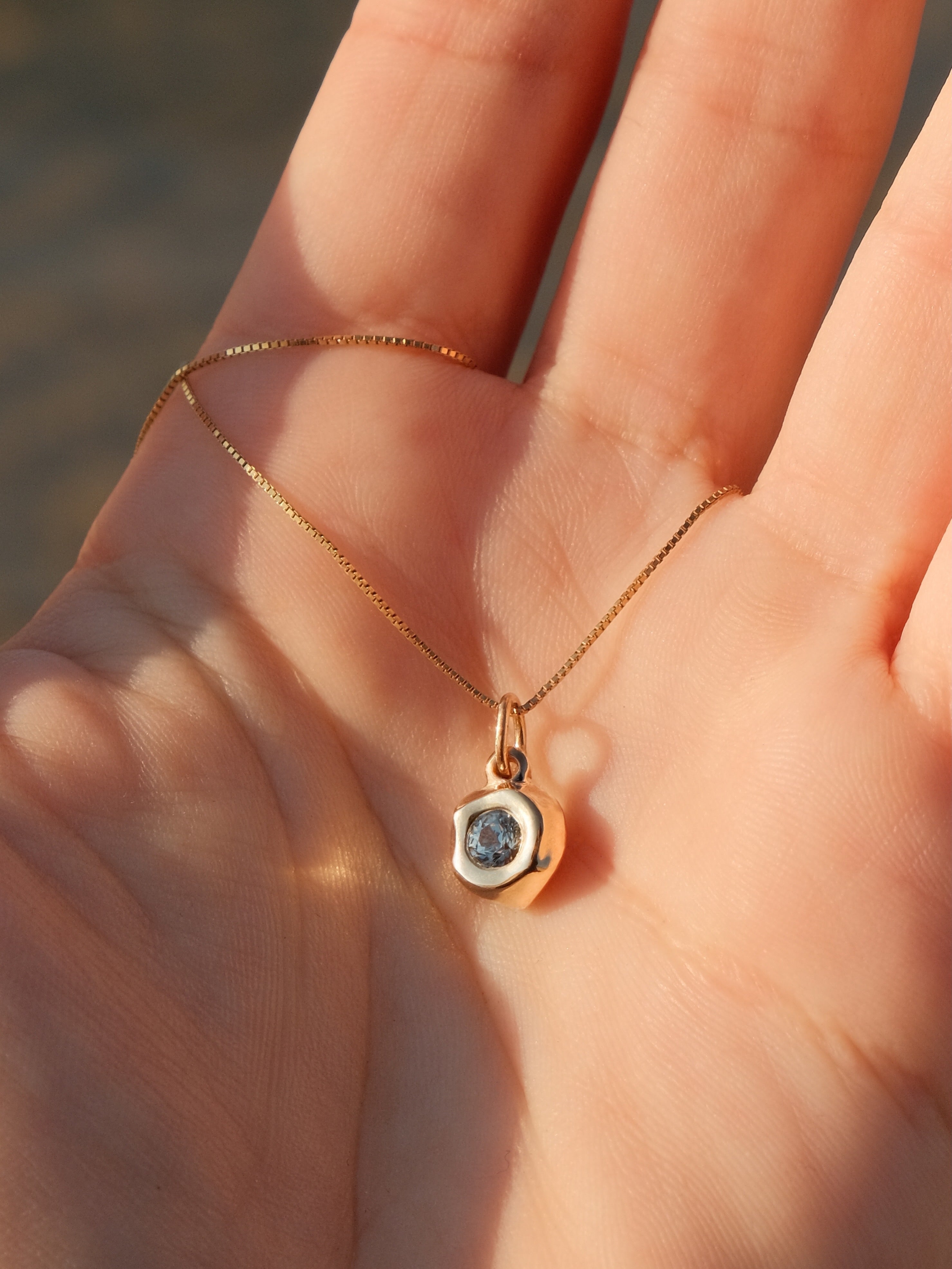 Droplet Reflect Pendant - 4mm Montana Sapphire in 14k Yellow Gold